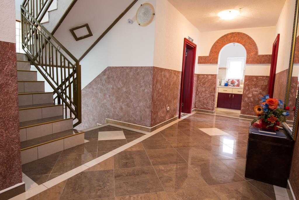 Hotel Wellness & Spa Angelo Gabriel Petrovac Ngoại thất bức ảnh