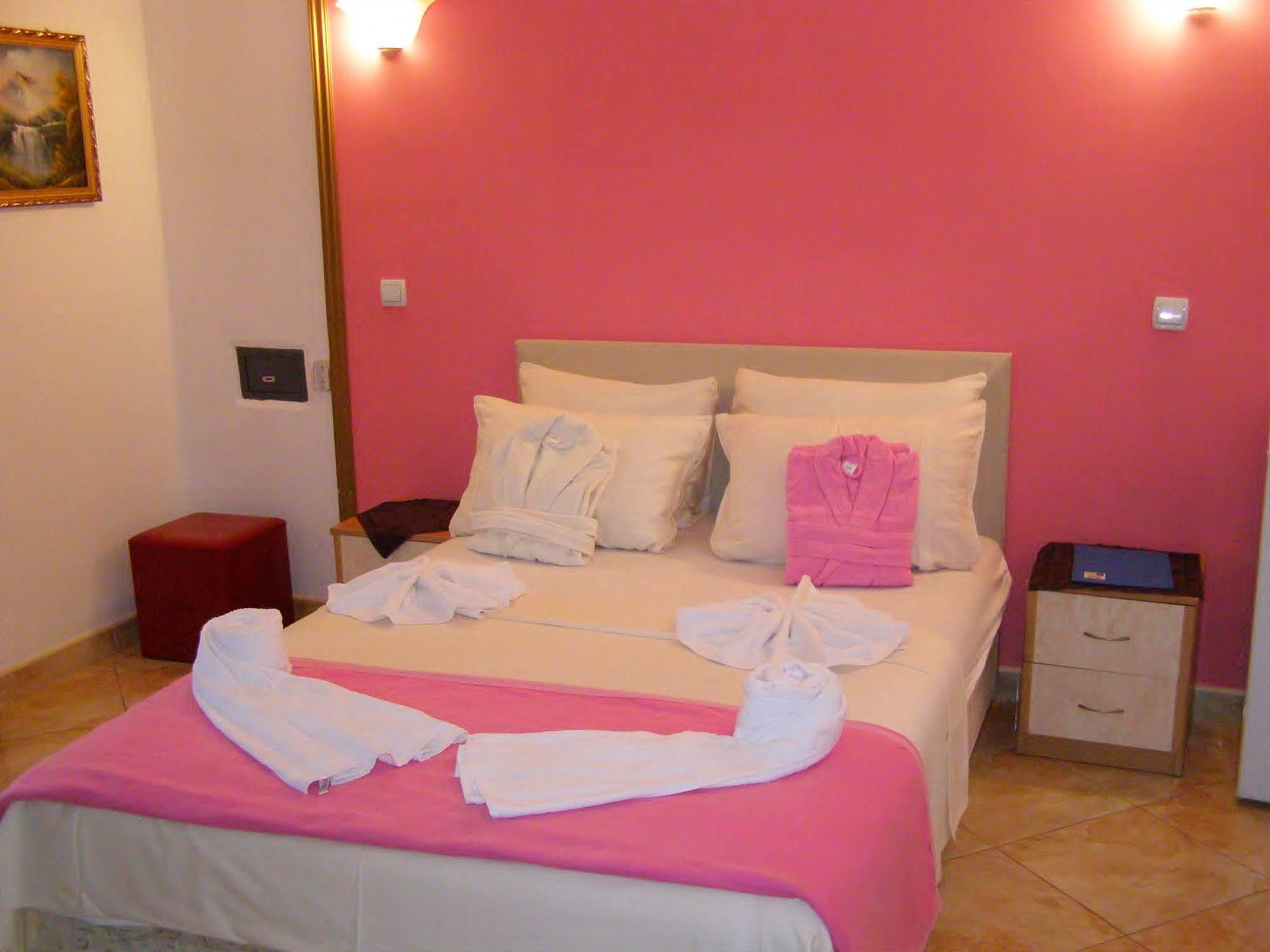 Hotel Wellness & Spa Angelo Gabriel Petrovac Ngoại thất bức ảnh