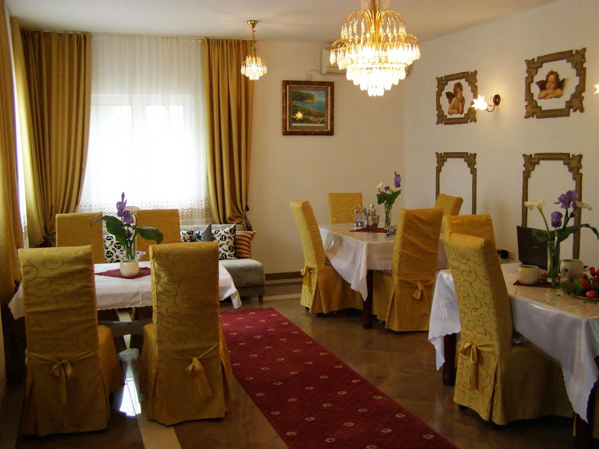 Hotel Wellness & Spa Angelo Gabriel Petrovac Ngoại thất bức ảnh